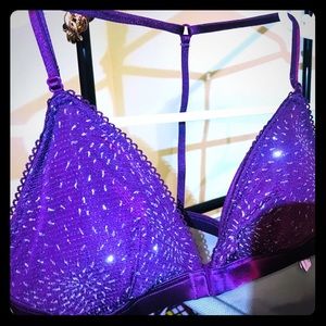 BRAND NEW! NEVER WORN BEAUTIFUL GLISTENING BRA